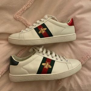 Women’s Bee sneakers “aces” size 7US